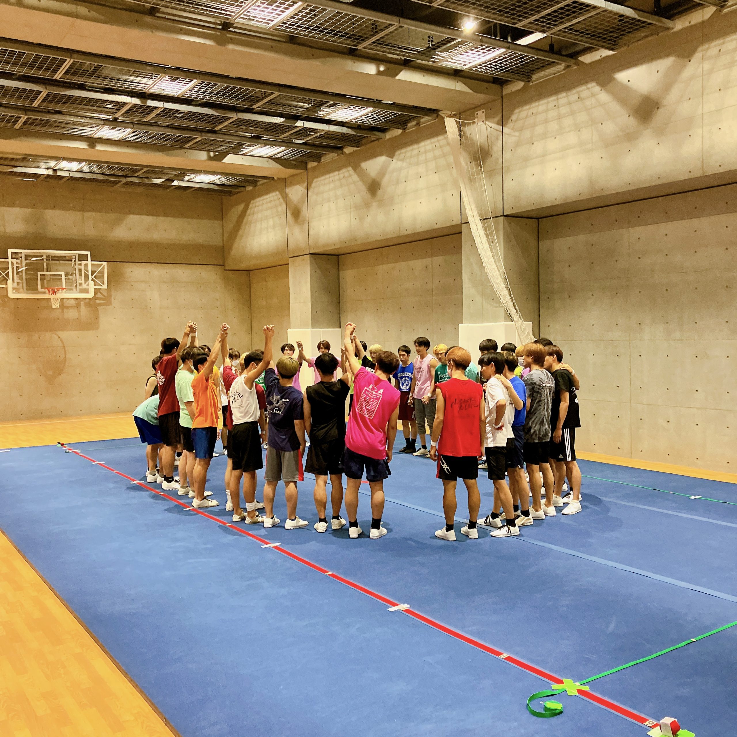 メンバーで意見を言い合っている様子